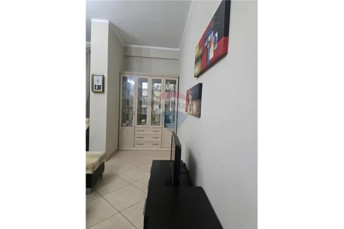 Tirane, jepet me qera apartament 1+1 Kati 5, 70 m² 550 € (Hilton Garden)