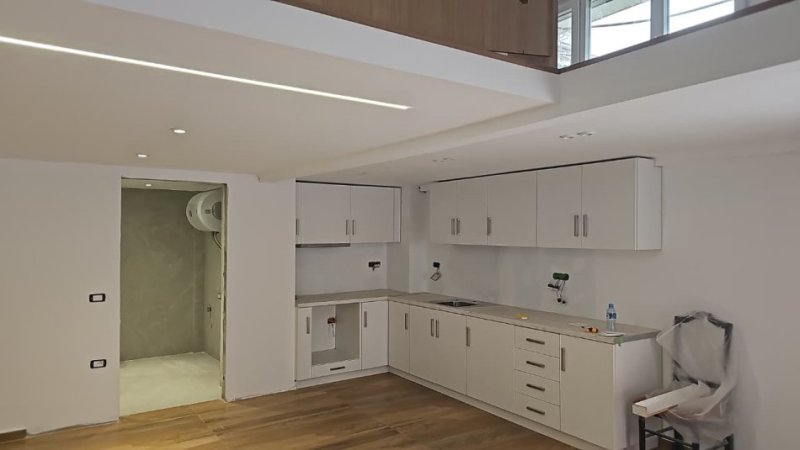 Tirane, jepet me qera apartament 1+1+Ballkon Kati 1, 210 m² 1.500 € (KODRA E DIELLIT)