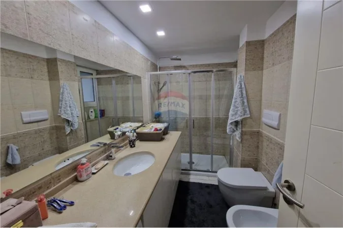 Vlore - Lungomare, shitet apartament 2+1 Kati 0, 185 m² 350.000 € (Ujë i Ftohtë – Tek Kalaja)