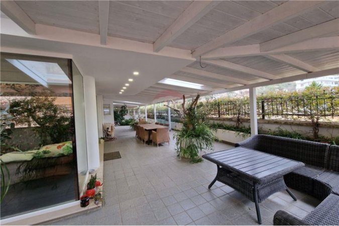 Vlore - Lungomare, shitet apartament 2+1 Kati 0, 185 m² 350.000 € (Ujë i Ftohtë – Tek Kalaja)