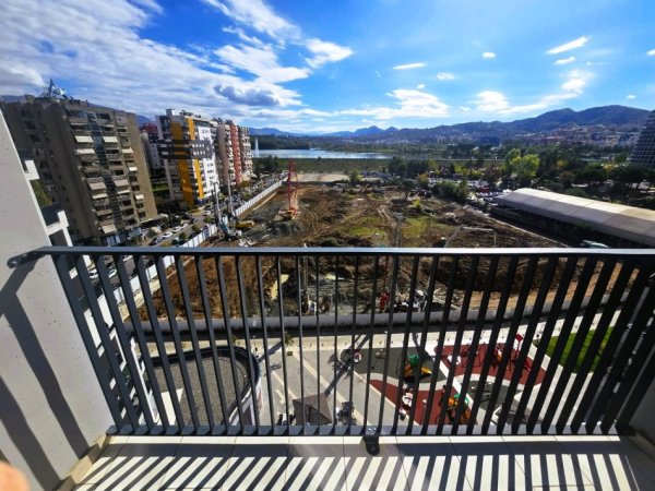 Tirane, jepet me qera apartament 1+1+Ballkon Kati 9, 71 m² 1.100 € (RRUGA E “KOSOVAREVE”, PRANE LIQENIT ARTIFICIAL)