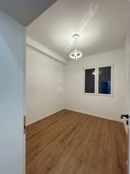 Tirane, shitet apartament 2+1+Ballkon Kati 4, 73 m² 168.000 € (rr durresit)