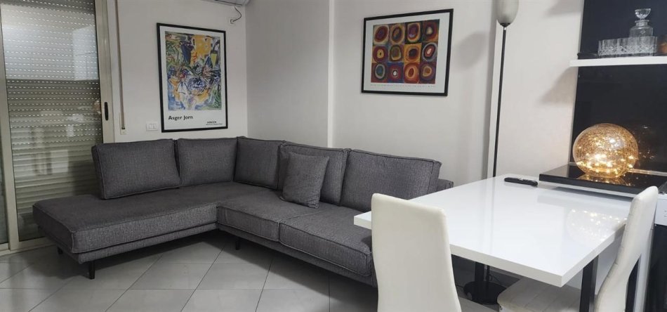 Tirane, jepet me qera apartament 2+1 Kati 3, 75 m² 500 € (YZBERISHT)