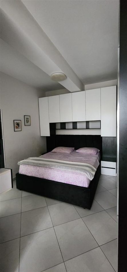 Tirane, jepet me qera apartament 2+1 Kati 3, 75 m² 500 € (YZBERISHT)