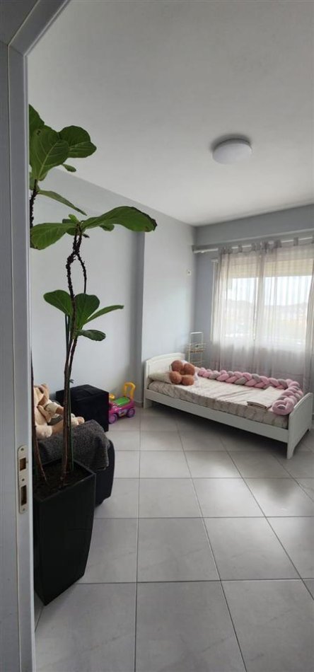 Tirane, jepet me qera apartament 2+1 Kati 3, 75 m² 500 € (YZBERISHT)