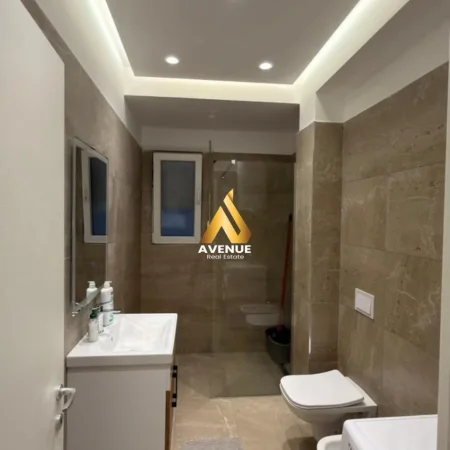 Tirane, jepet me qera apartament 1+1+Ballkon Kati 2, 65 m² 550 € (sokrat miho)