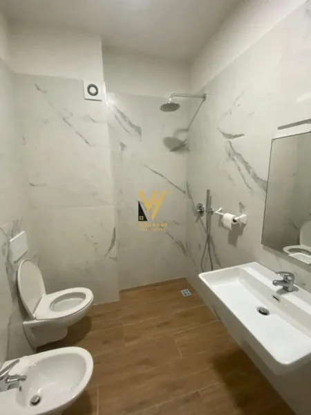 Tirane, jepet me qera ambjent biznesi Kati 2, 68 m² 750 € (RRUGA E KOSOVAREVE)