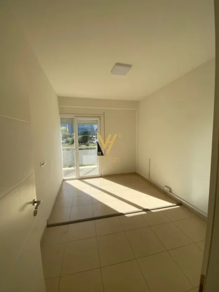 Tirane, jepet me qera ambjent biznesi Kati 2, 68 m² 750 € (RRUGA E KOSOVAREVE)