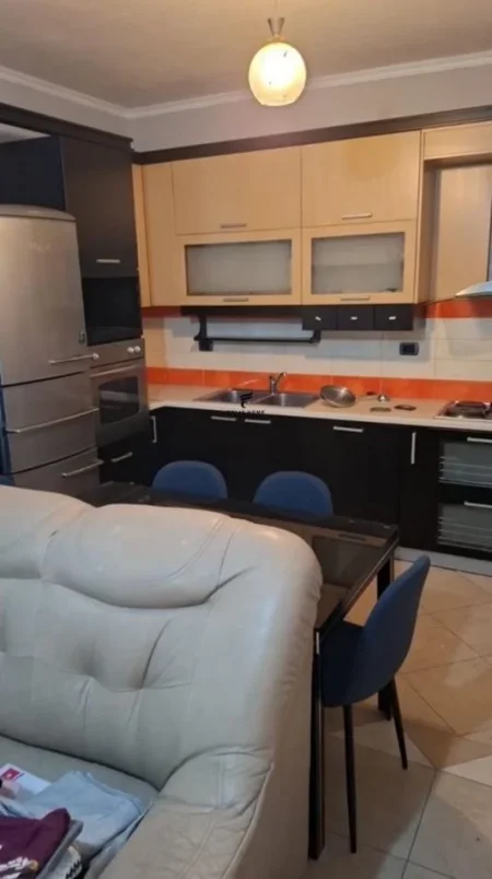 Tirane, jepet me qera apartament 2+1 Kati 6, 110 m² 700 € (SELVIA)