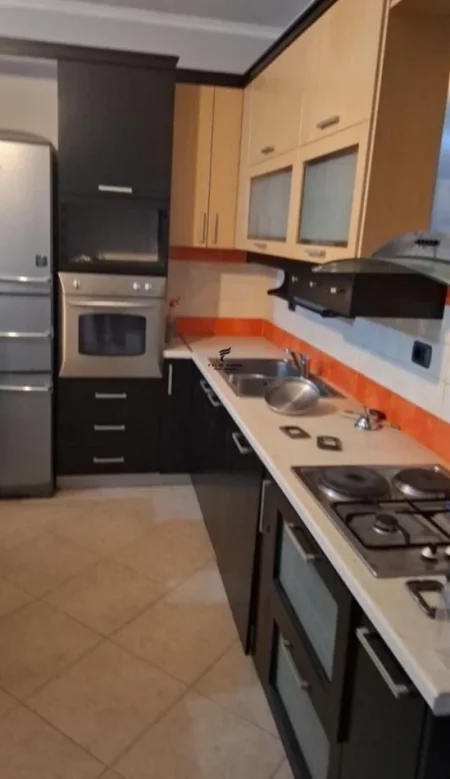 Tirane, jepet me qera apartament 2+1 Kati 6, 110 m² 700 € (SELVIA)