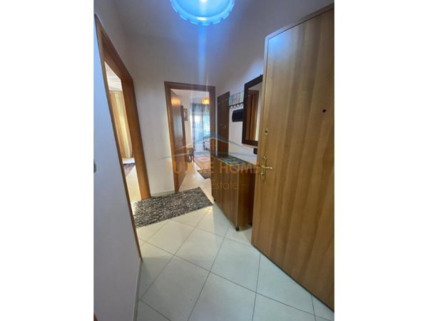 Tirane, jepet me qera apartament 2+1 Kati 7, 88 m² 720 € (Rruga &quot;Hoxha Tahsim , tek Pazari i ri)