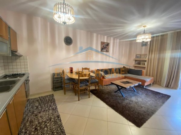 Tirane, jepet me qera apartament 2+1 Kati 7, 88 m² 720 € (Rruga &quot;Hoxha Tahsim , tek Pazari i ri)