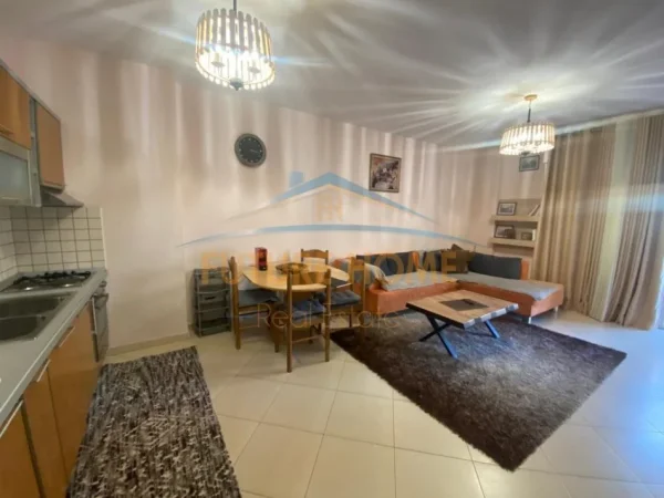 Tirane, jepet me qera apartament 2+1 Kati 7, 88 m² 720 € (Rruga "Hoxha Tahsim , tek Pazari i ri)