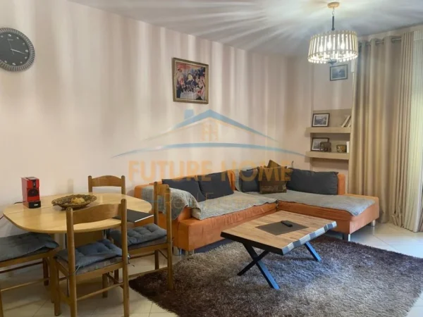 Tirane, jepet me qera apartament 2+1 Kati 7, 88 m² 720 € (Rruga "Hoxha Tahsim , tek Pazari i ri)