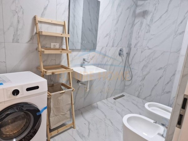 Tirane, jepet me qera apartament 1+1+Ballkon Kati 7, 54 m² 450 € (KOMPLEKSI KAIMI)