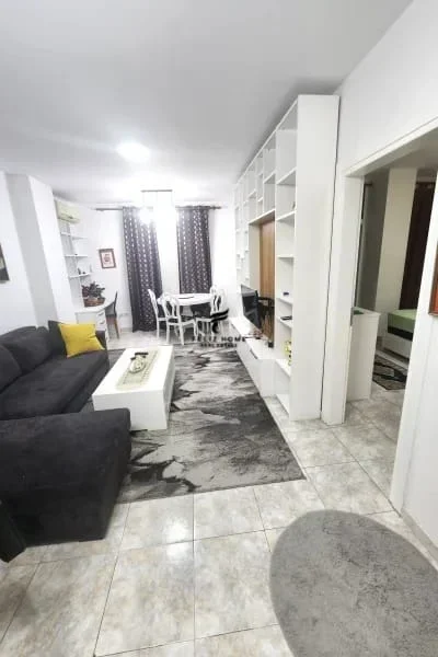 Tirane, jepet me qera apartament 1+1 Kati 6, 65 m² 680 € (KOMUNA E PARISIT)