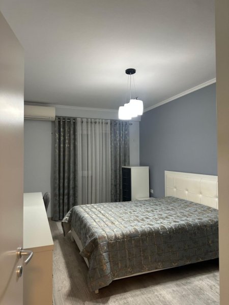 Tirane, jepet me qera apartament 2+1+Ballkon Kati 3, 100 m² 1.100 € (PAZARI I RI)