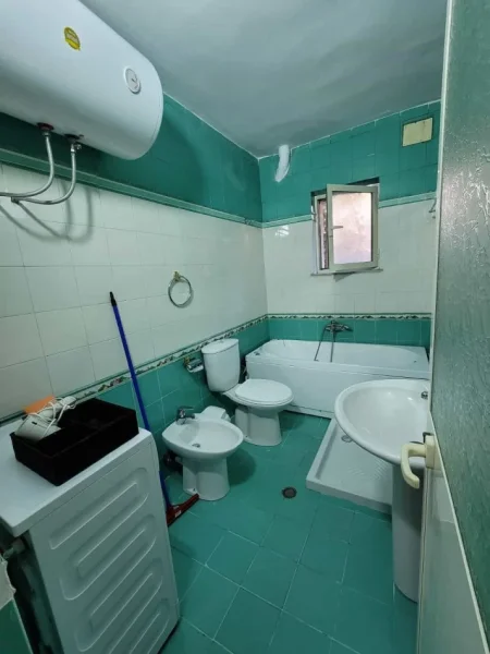 Tirane, jepet me qera apartament 2+1 Kati 1, 86 m² 650 € (Rruga Fortuzi)