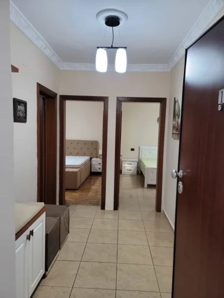 Tirane, jepet me qera apartament 2+1 Kati 1, 86 m² 650 € (Rruga Fortuzi)