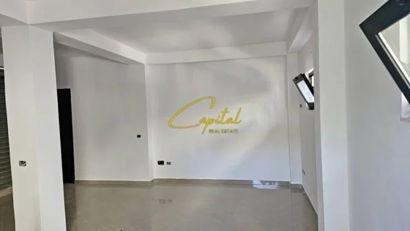 Tirane, jepet me qera magazine Kati 0, 55 m² 350 € (ISH STACIONI TRENIT)