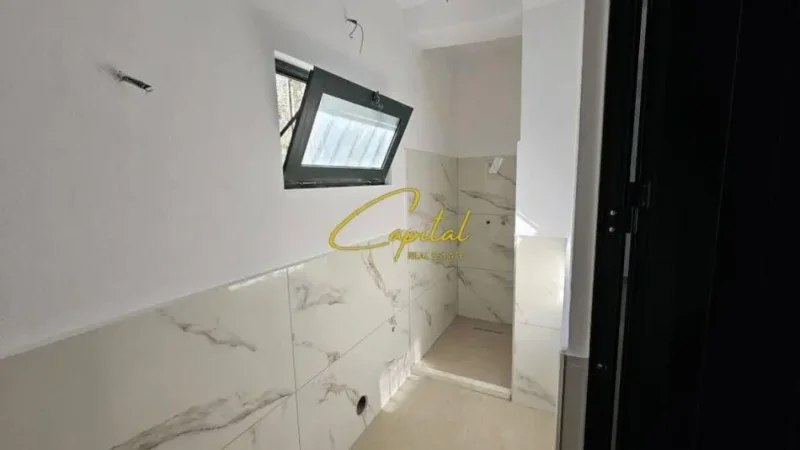 Tirane, jepet me qera magazine Kati 0, 55 m² 350 € (ISH STACIONI TRENIT)