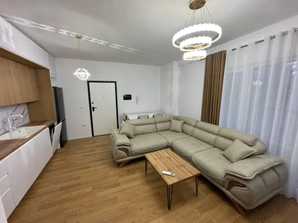 Tirane, jepet me qera apartament 1+1 Kati 6, 650 €