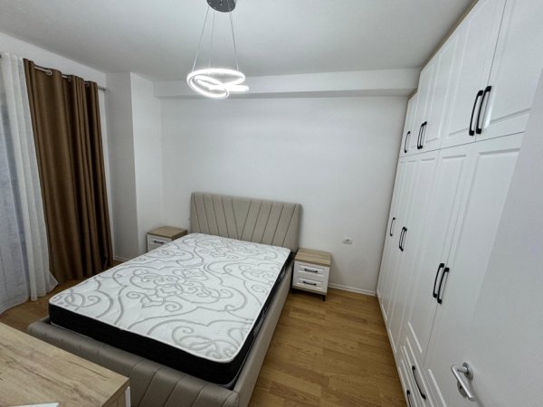 Tirane, jepet me qera apartament 1+1 Kati 6, 700 €