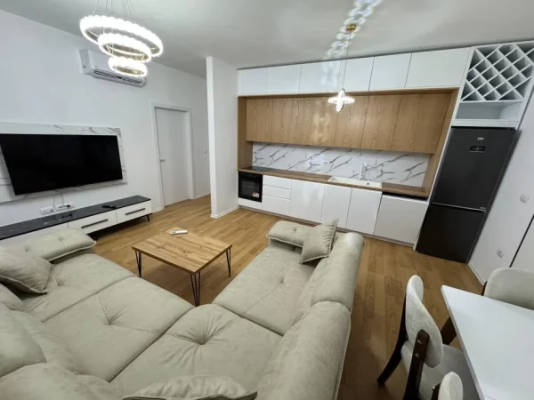 Tirane, jepet me qera apartament 1+1 Kati 6, 650 €