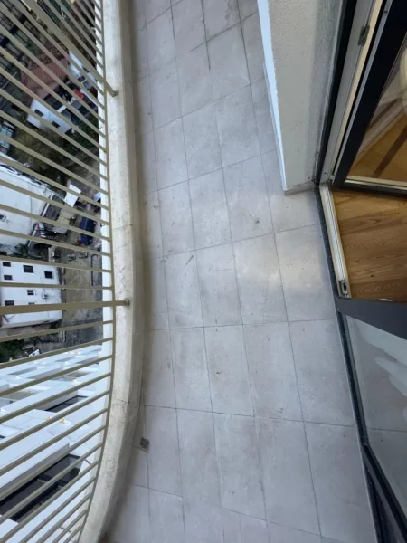 Tirane, jepet me qera apartament 1+1 Kati 6, 650 €