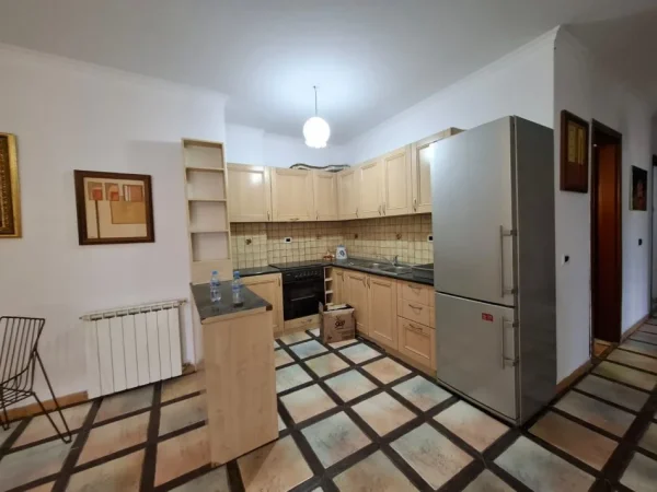 Shqiperi, jepet me qera apartament 2+1+Ballkon Kati 6, 100 m² 600 € 