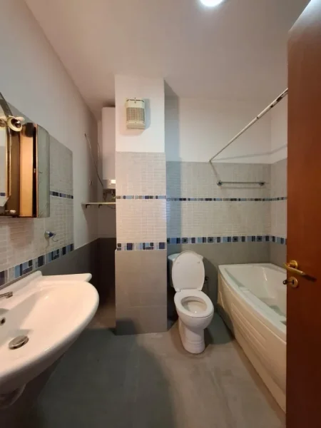 Shqiperi, jepet me qera apartament 2+1+Ballkon Kati 6, 100 m² 600 € 