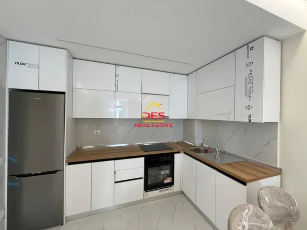 Vlore, shitet apartament 2+1+Ballkon Kati 2, 106 m² 175.000 € (Orikum)
