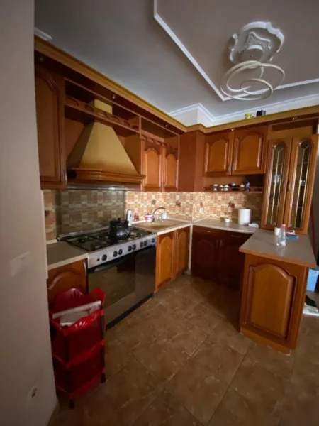 Tirane, shitet apartament 2+1 Kati 4, 88 m² 115.000 € (Yzberisht)