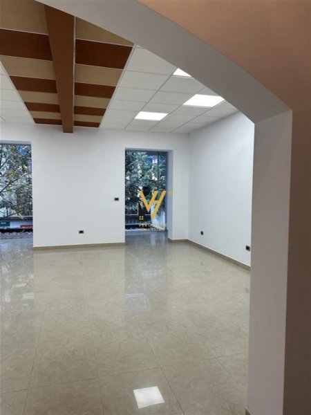 Tirane, jepet me qera zyre Kati 2, 100 m² 1.000 € (BLLOK)