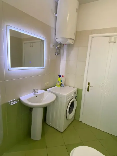 Tirane, jepet me qera apartament 1+1 Kati 7, 70 m² 400 € (ASTIR)