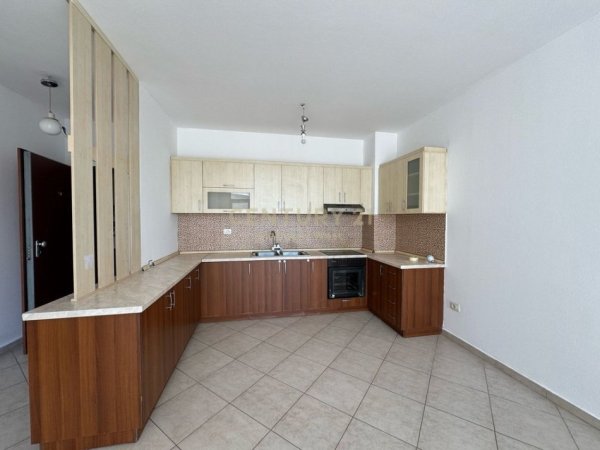 Tirane, jepet me qera apartament 1+1+Ballkon Kati 7, 70 m² 400 € (Ish Tregu Elektrik)