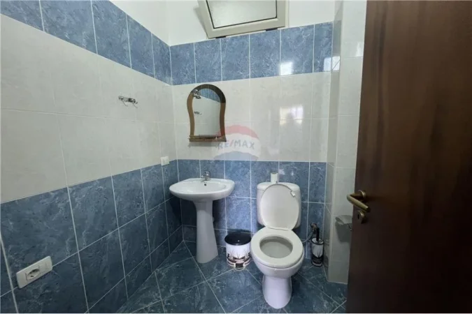 Vlore, jepet me qera 2+1 , 130 m² 450 € (Pranë Klinikës Bakaj, Vlorë)