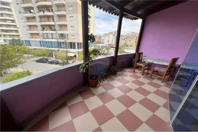 Vlore, jepet me qera 2+1 , 130 m² 450 € (Pranë Klinikës Bakaj, Vlorë)