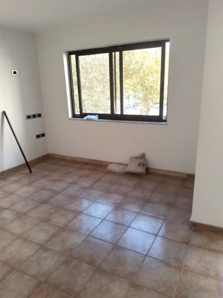 Jepet me Qira Ambient Biznesi me Zyra tek 9-Kateshet ne Qender te Tiranes,  500 €URO