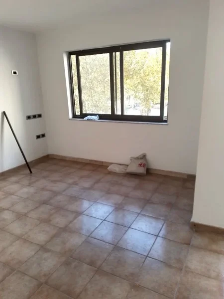 Jepet me Qira Ambient Biznesi me Zyra tek 9-Kateshet ne Qender te Tiranes,  500 €URO