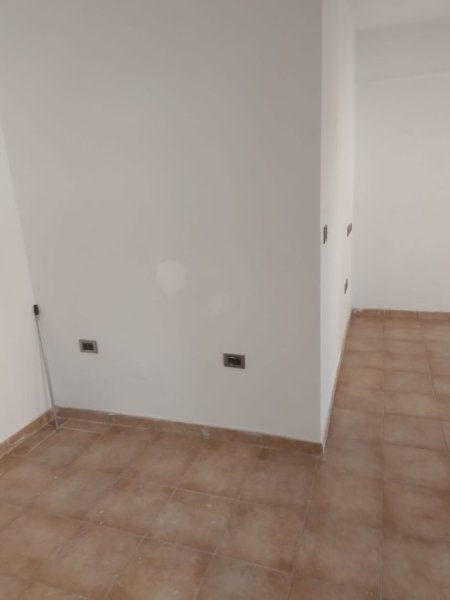 Jepet me Qira Ambient Biznesi me Zyra tek 9-Kateshet ne Qender te Tiranes,  500 €URO