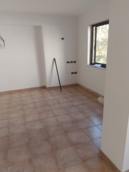 Jepet me Qira Ambient Biznesi me Zyra tek 9-Kateshet ne Qender te Tiranes,  500 €URO