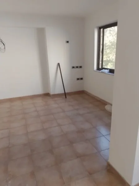 Jepet me Qira Ambient Biznesi me Zyra tek 9-Kateshet ne Qender te Tiranes,  500 €URO