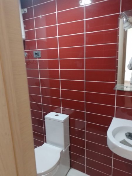 Jepet me Qira Ambient Biznesi me Zyra tek 9-Kateshet ne Qender te Tiranes,  500 €URO