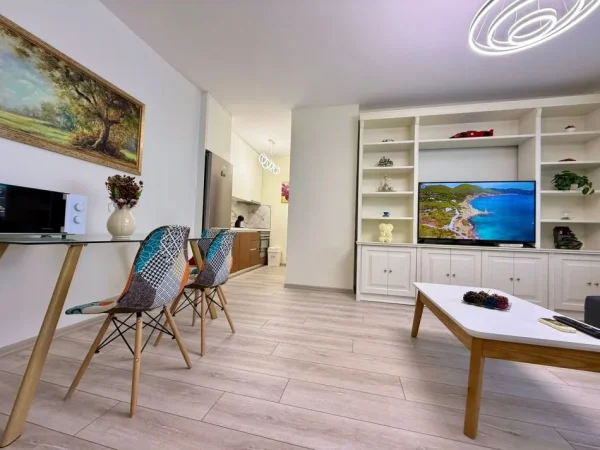 Tirane, jepet me qera apartament 1+1 Kati 8, 70 m² 800 € (Rr.Kosovareve)