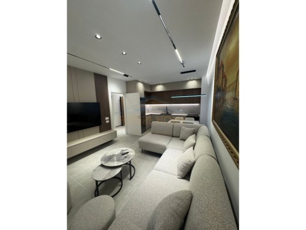 Tirane, jepet me qera 1+1+Ballkon , 600 € 