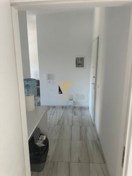 Tirane, jepet me qera zyre Kati 1, 134 m² 650 € (ALI DEMI)