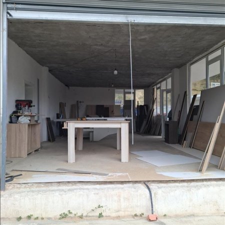 Tirane, jepet me qera magazine Kati 0, 550 m² 750 € (MEZEZ)