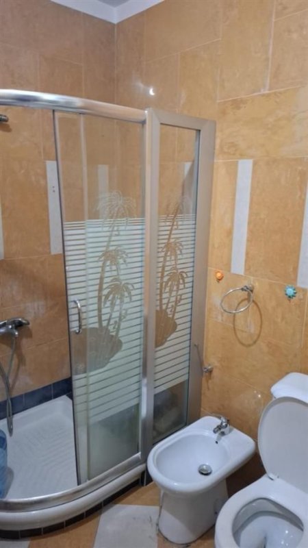 Tirane, jepet me qera apartament 2+1+Ballkon Kati 3, 106 m² 700 € (SELVIA)