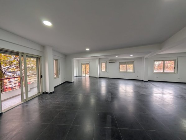 Tirane, shitet apartament 3+1+Ballkon Kati 9, 116 m² 261.000 € (Rruga e Dibres)